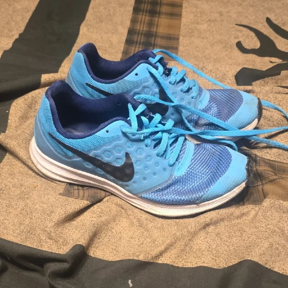 Nike Light Blue Athletic Sneakers with Black Swoosh Size 6y Womens 71/2 - Picture 3 of 3